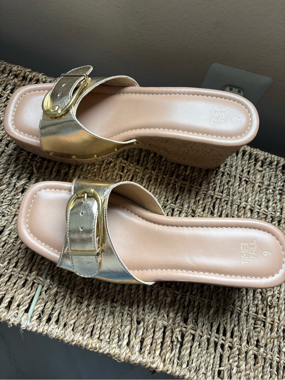 New Time and Tru Gold Metallic Cork Wedge Slide Sandals - Picture 3 of 5